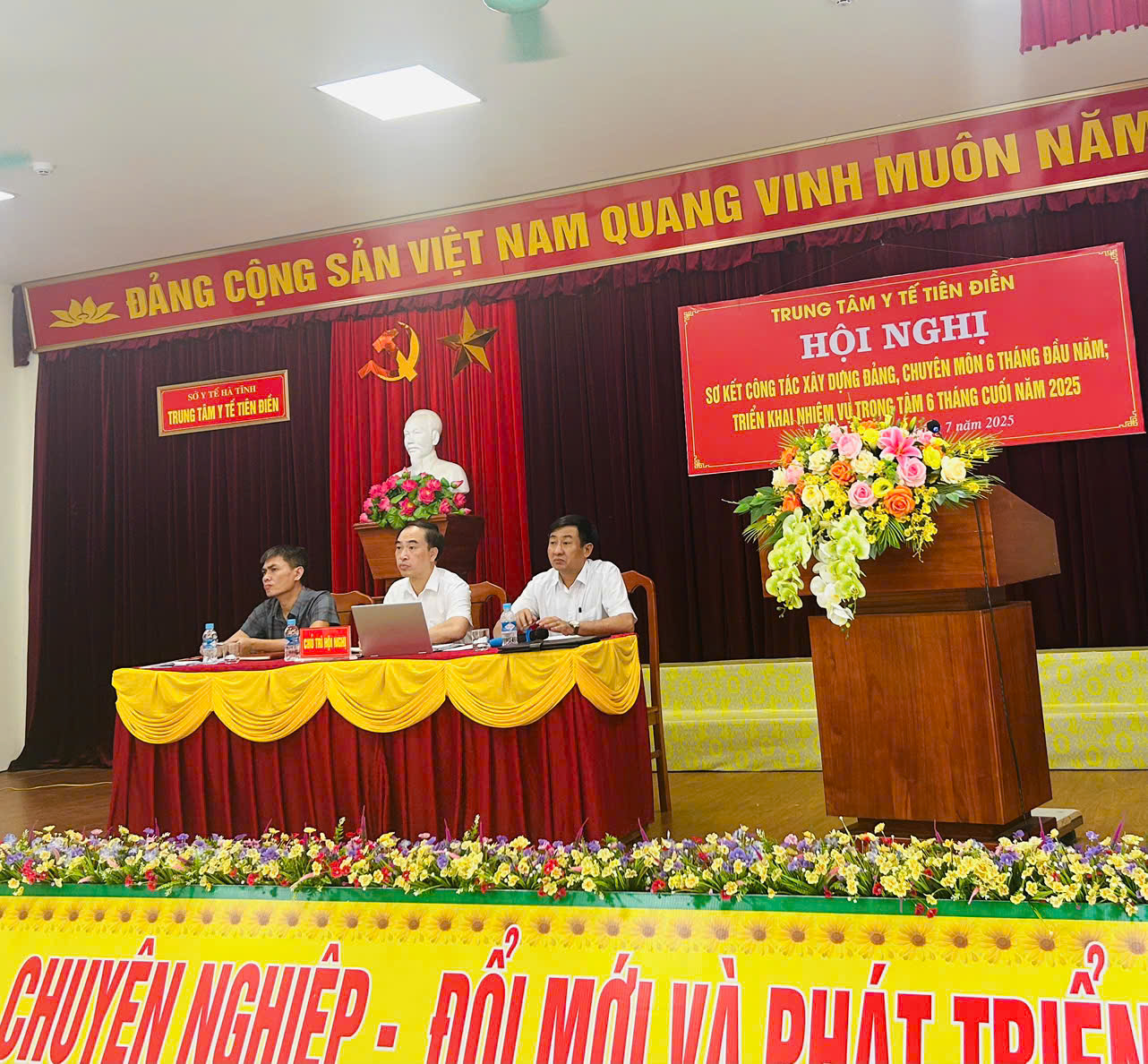 TTYT TIÊN ĐIỀN TỔ CHỨC HỘI NGHỊ SƠ KẾT CÔNG TÁC XÂY DỰNG ĐẢNG, CHUYÊN MÔN 6 THÁNG ĐẦU NĂM